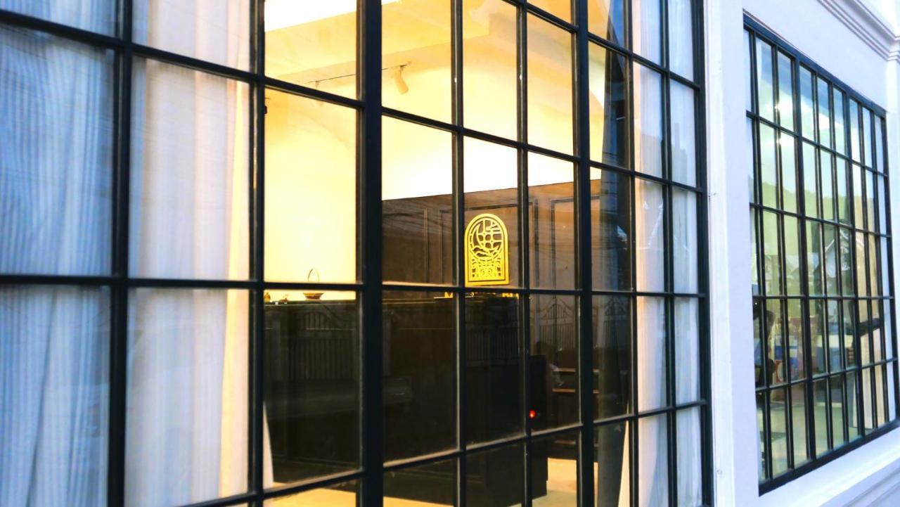 Midnight Blue Guesthouse 루앙프라방 외부 사진