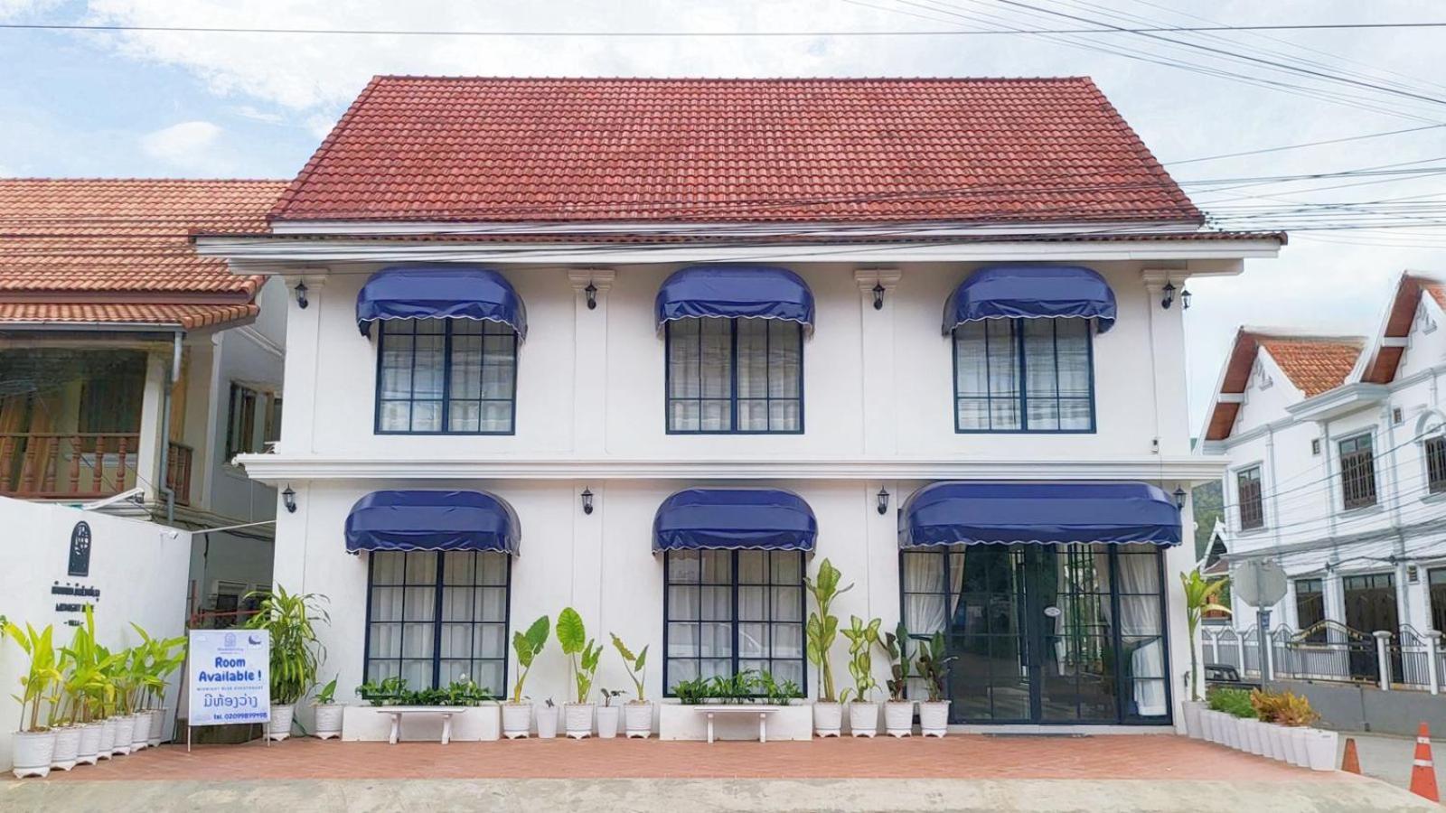 Midnight Blue Guesthouse 루앙프라방 외부 사진